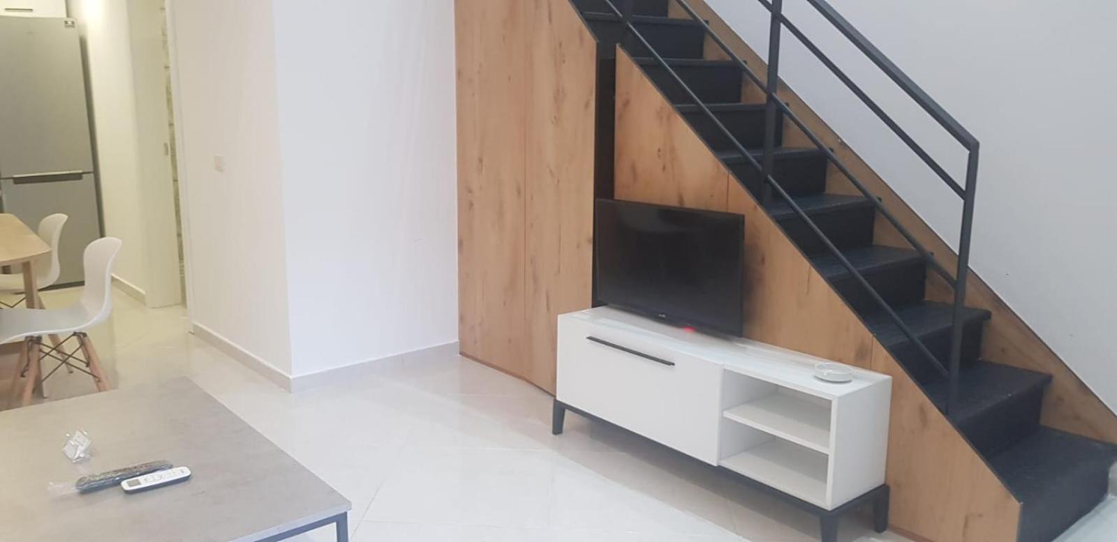 Lovely duplex apartment with patio, 100m from the beach!