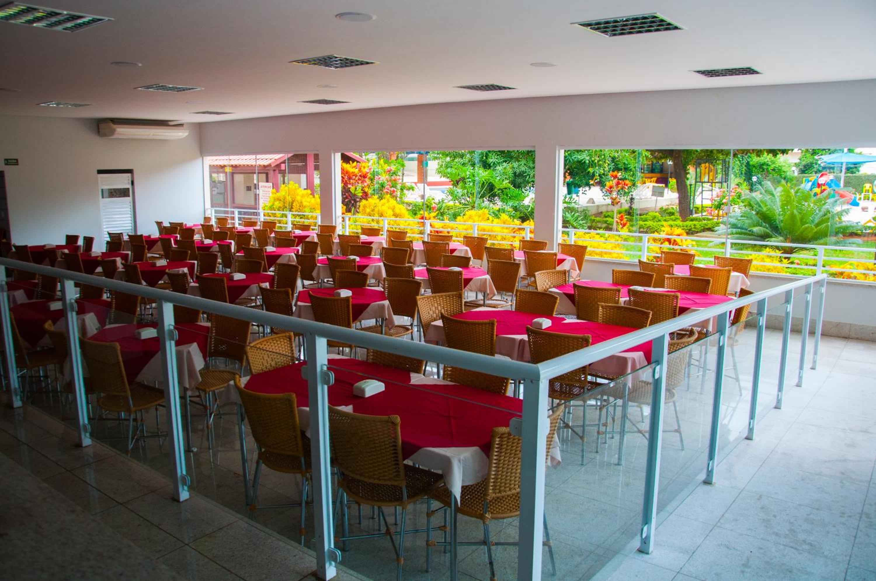 IMPÉRIO ROMANO HOTEL e PARK com um dia no Acqua park, Splash ou Lagoa Thermas Park