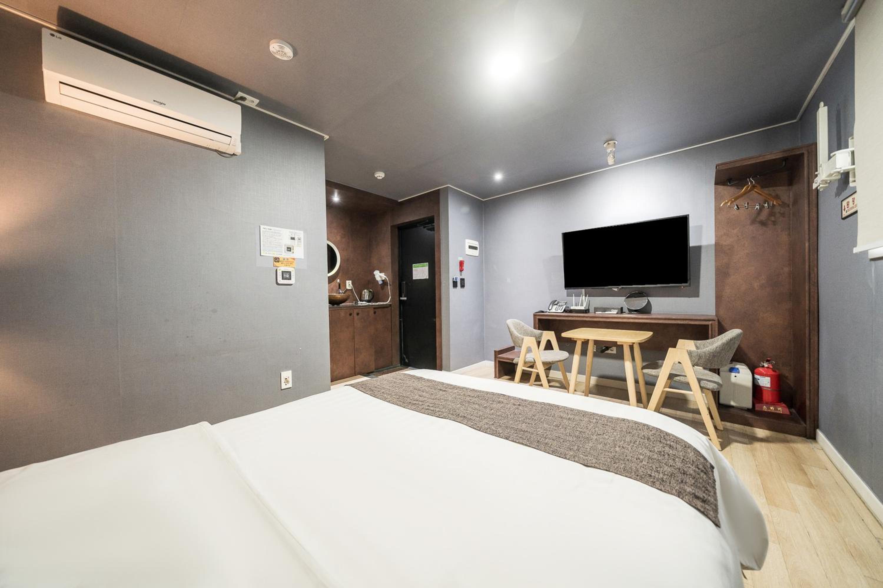 Restia Hotel Suwon Station