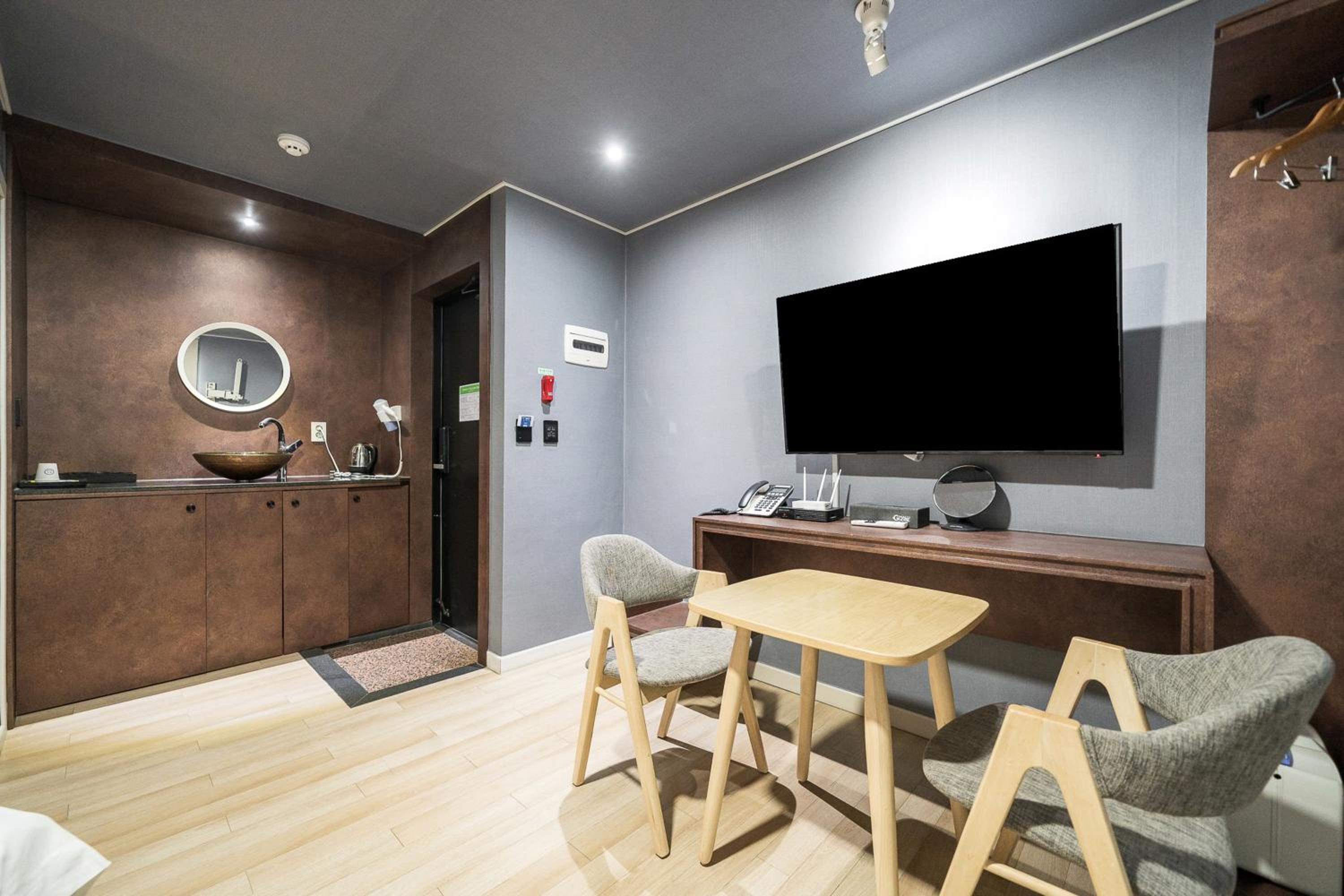 Restia Hotel Suwon Station