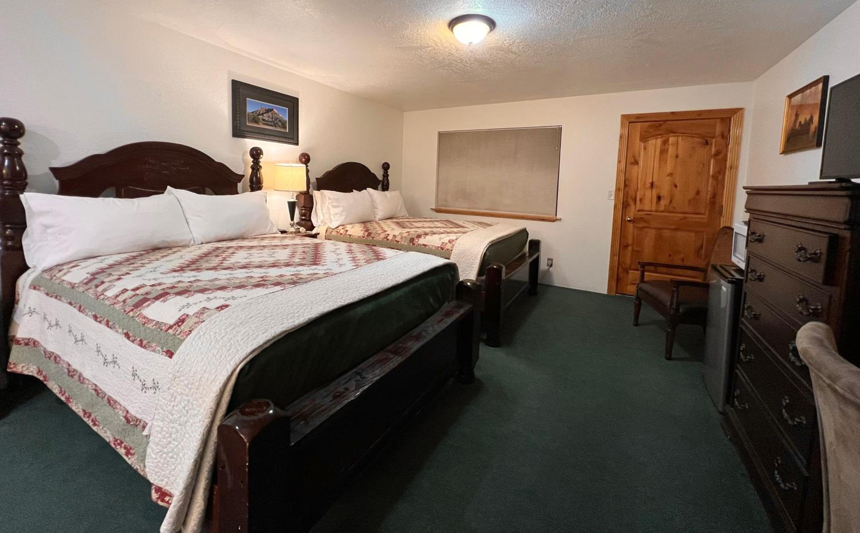 THE SNUGGLE INN