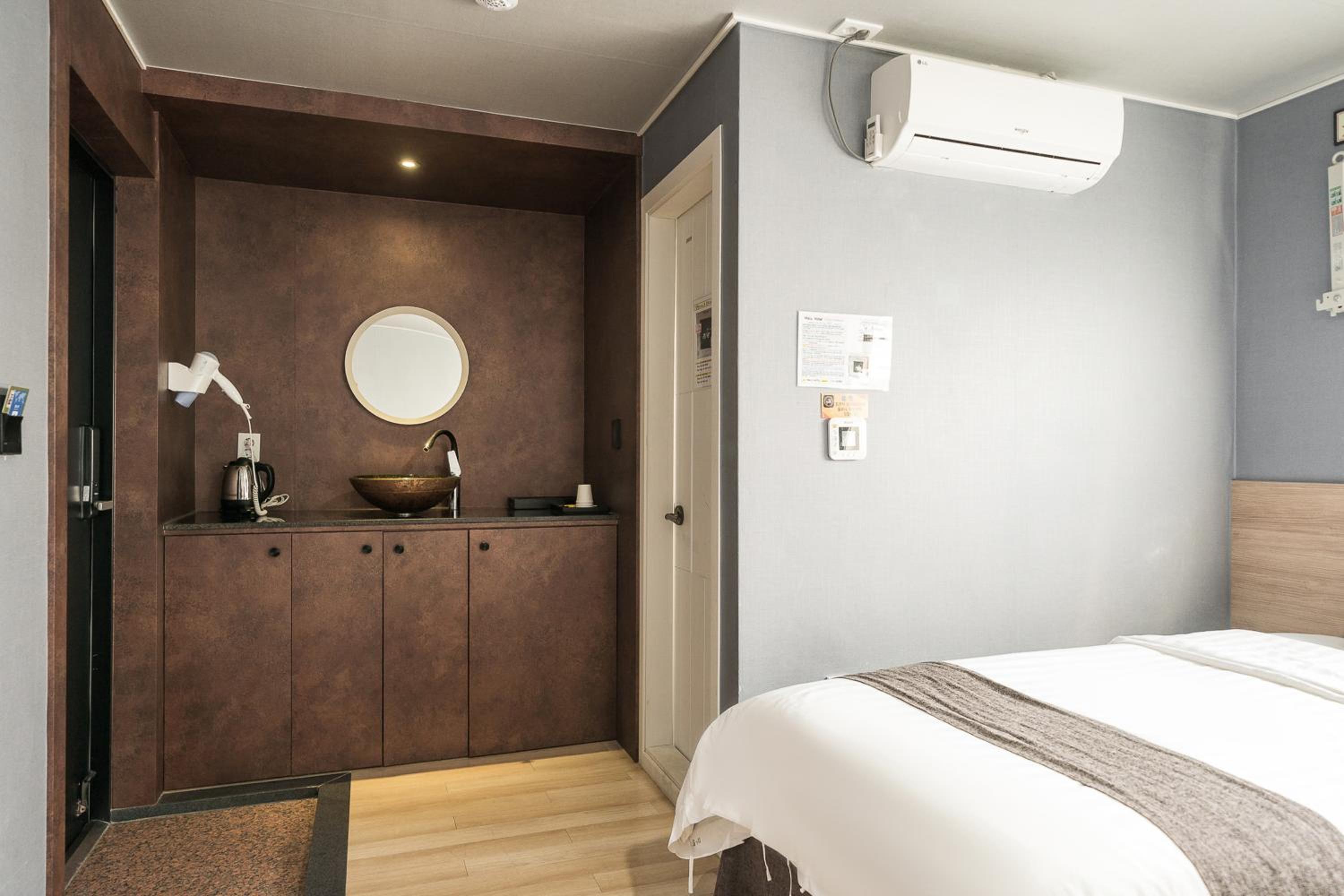 Restia Hotel Suwon Station