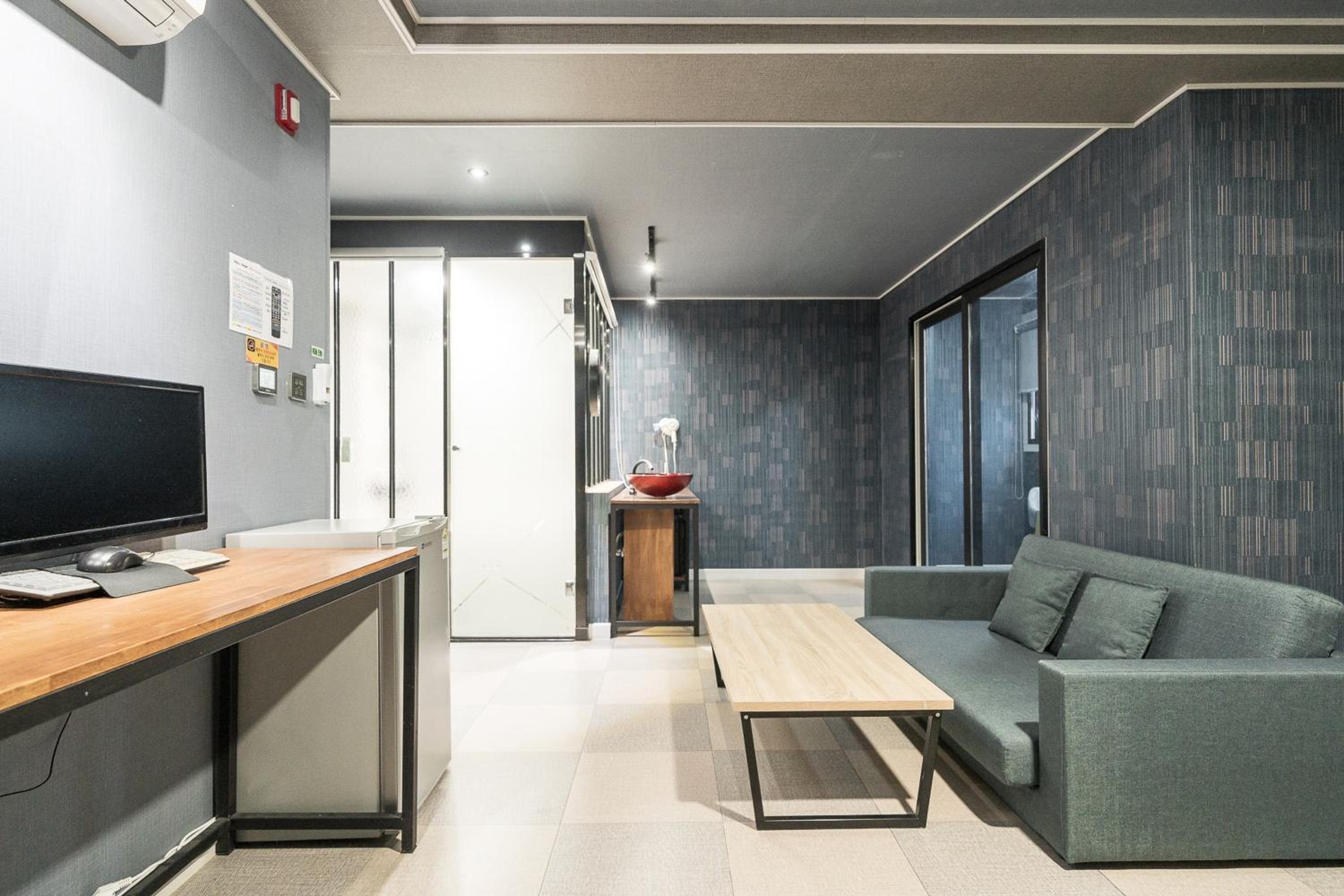 Restia Hotel Suwon Station