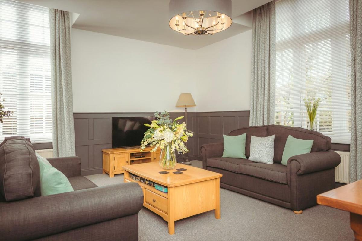 Kent House: contemporary flat close to seafront view 5