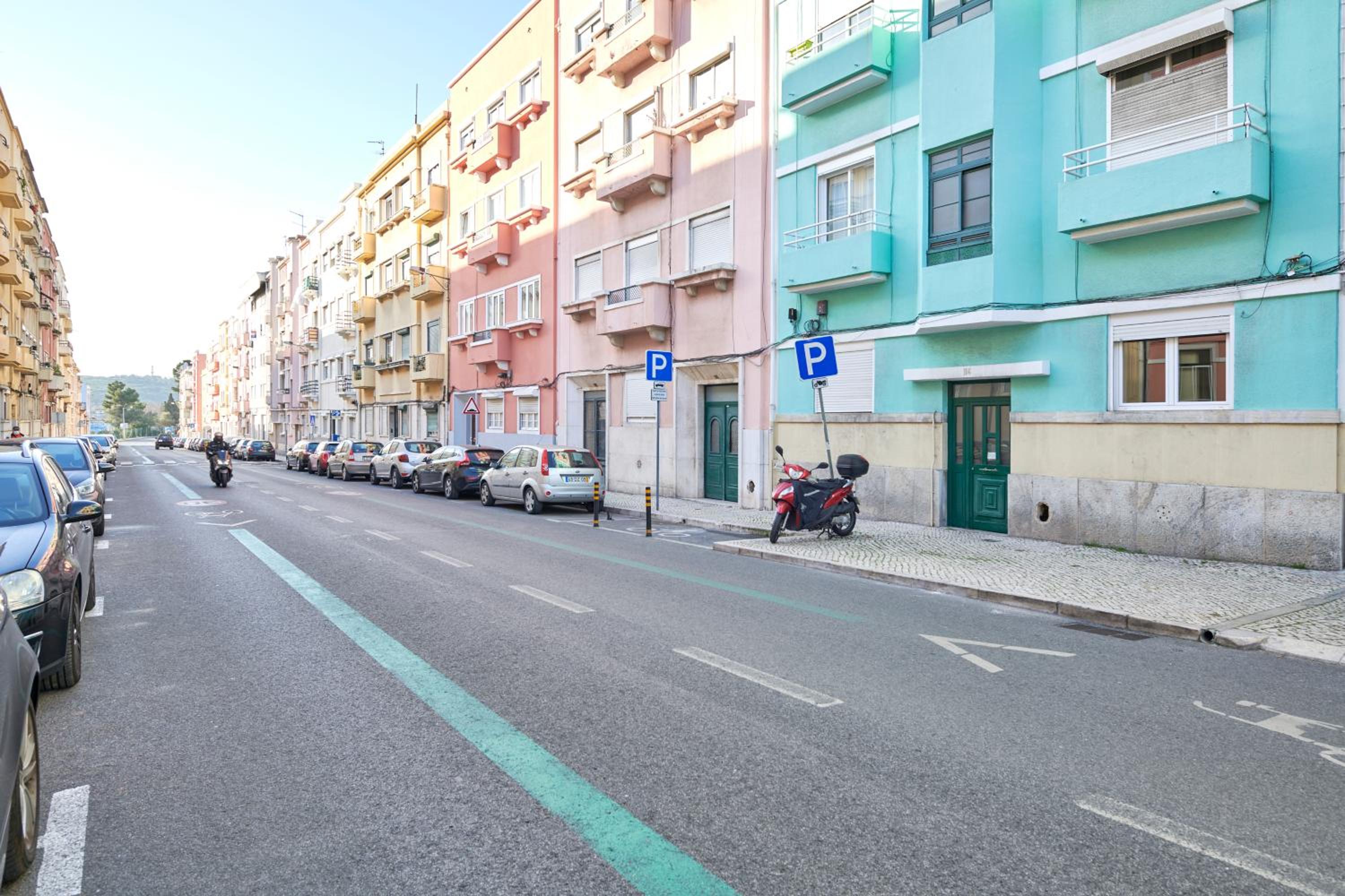 Charming 3BR APT w/ patio, by TimeCooler view 2