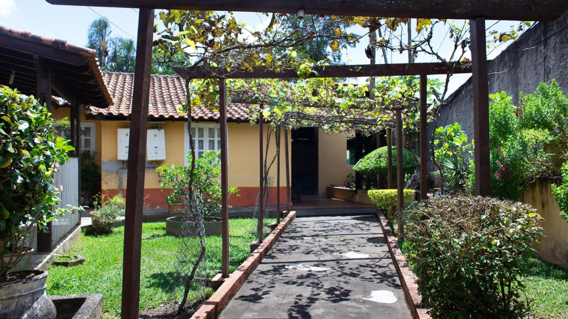 Casa de campo c piscina e churrasq em Mairipora SP