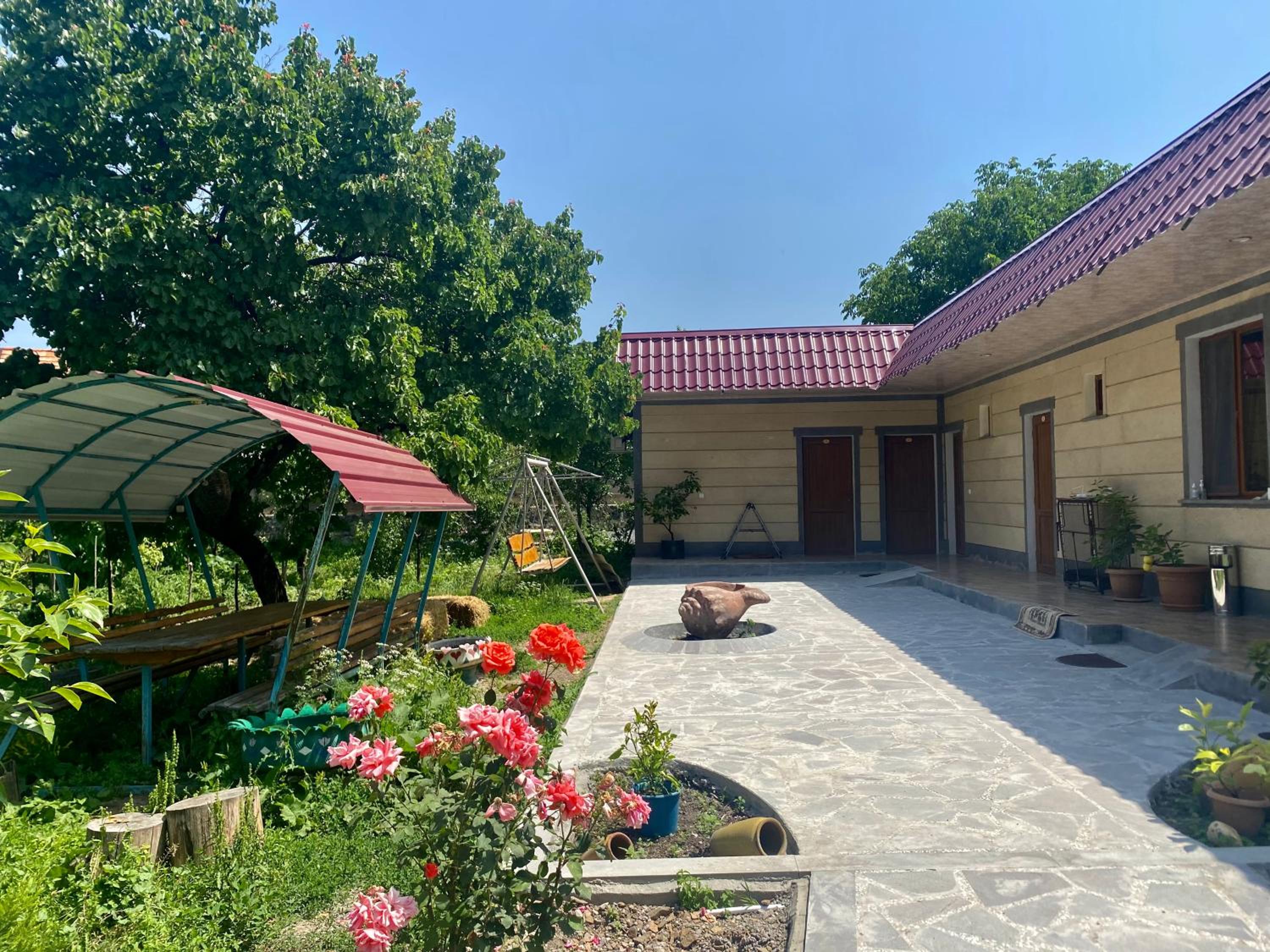 Aghasu Tun B&B