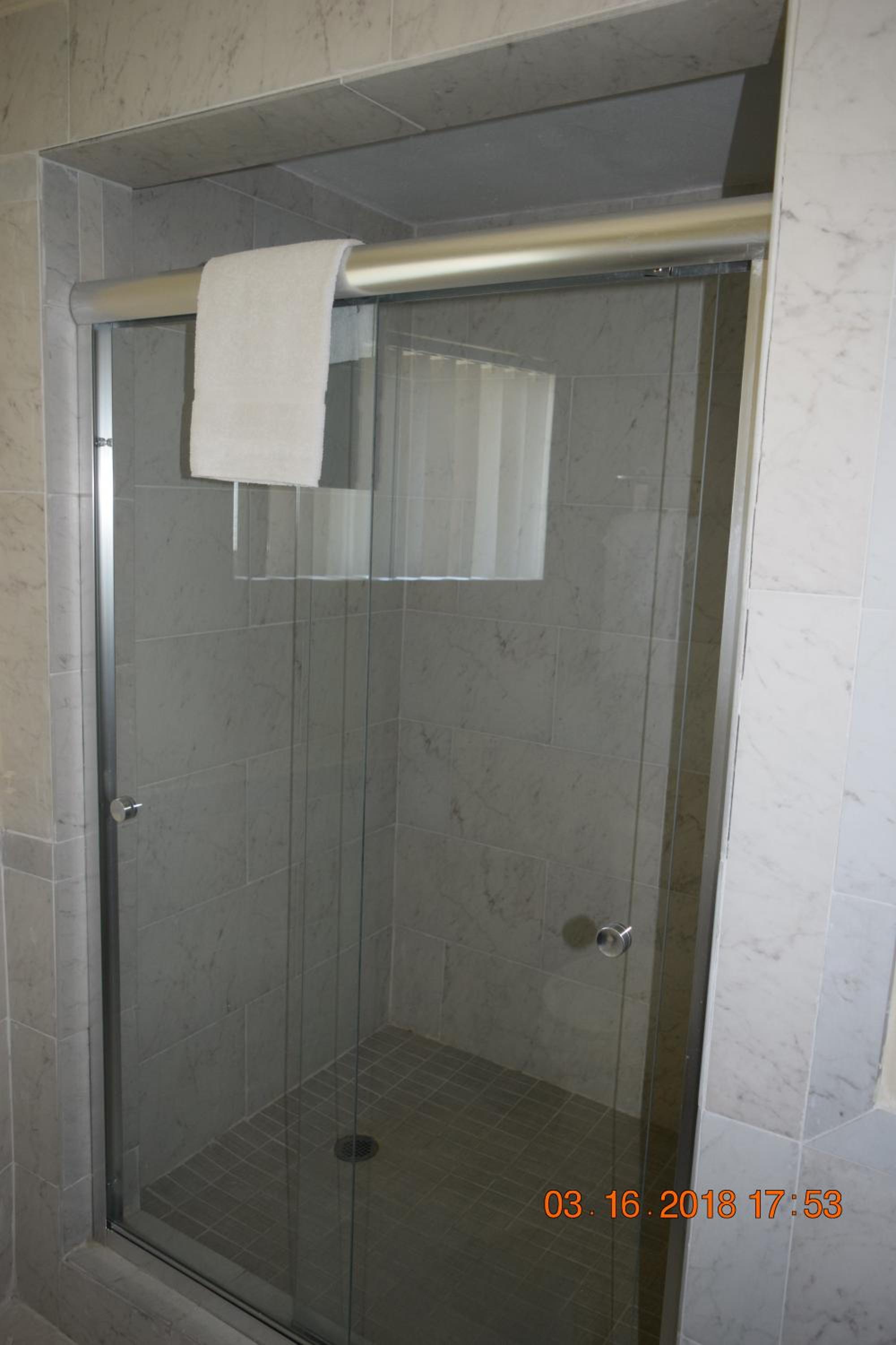 Stanlunds Inn and Suites - Property Image 37