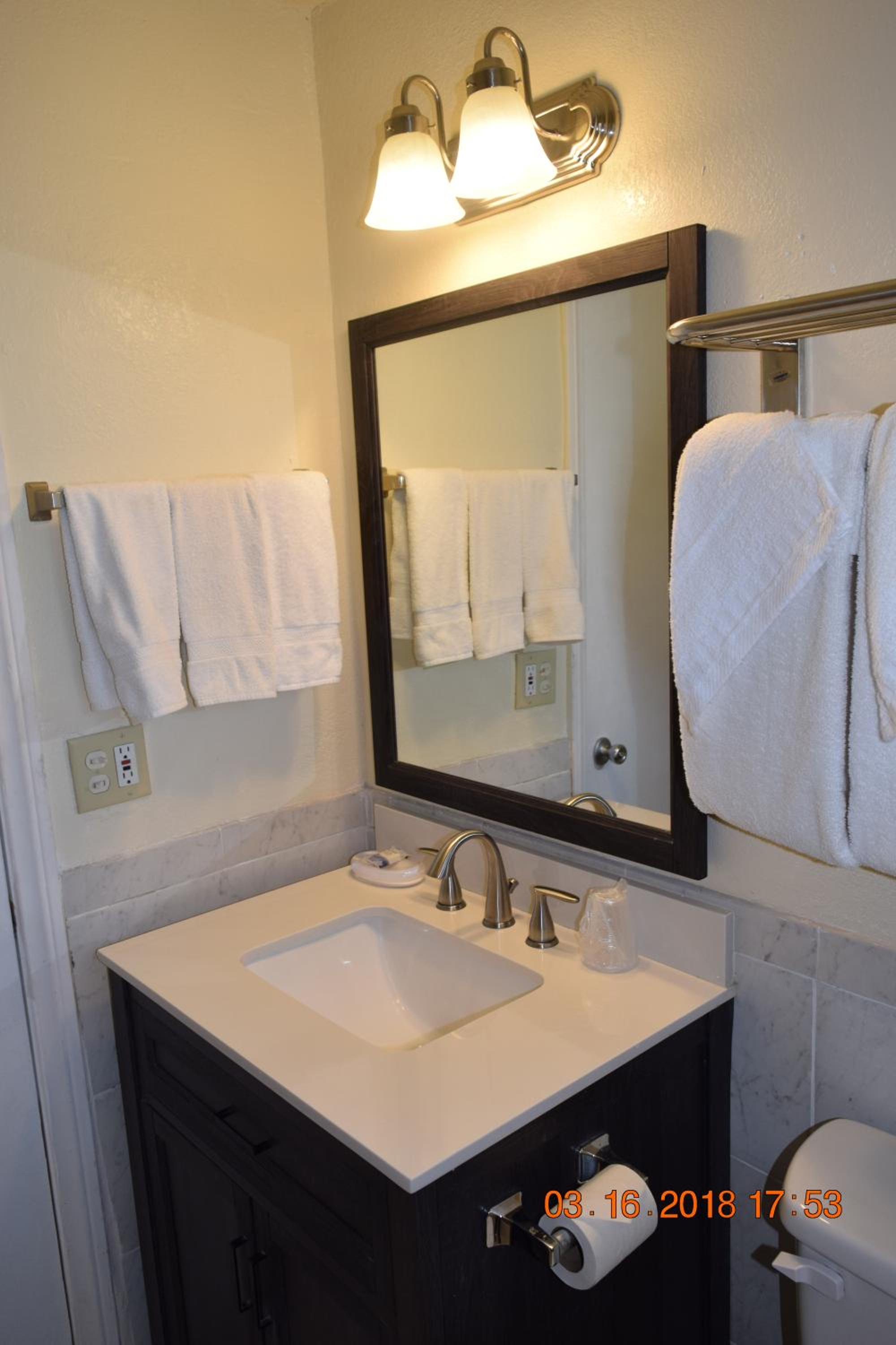 Stanlunds Inn and Suites - Property Image 38