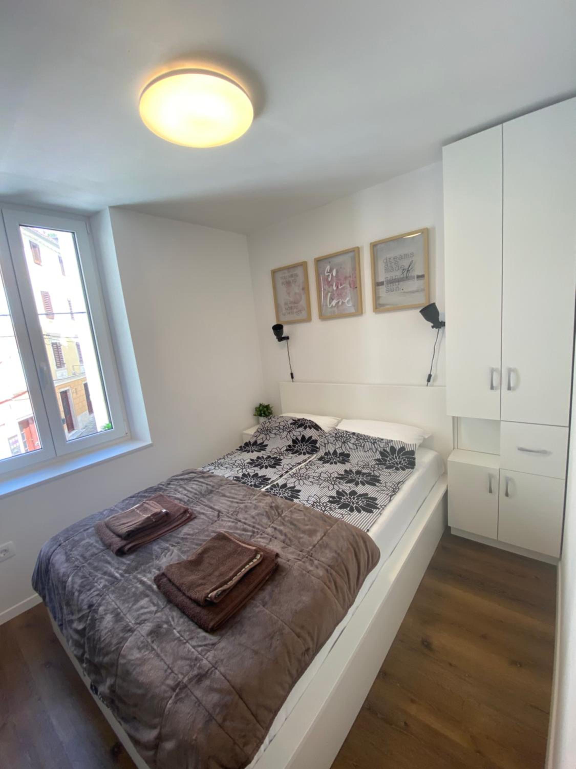 Jolly -Center Bright Apartment at Tartini Square