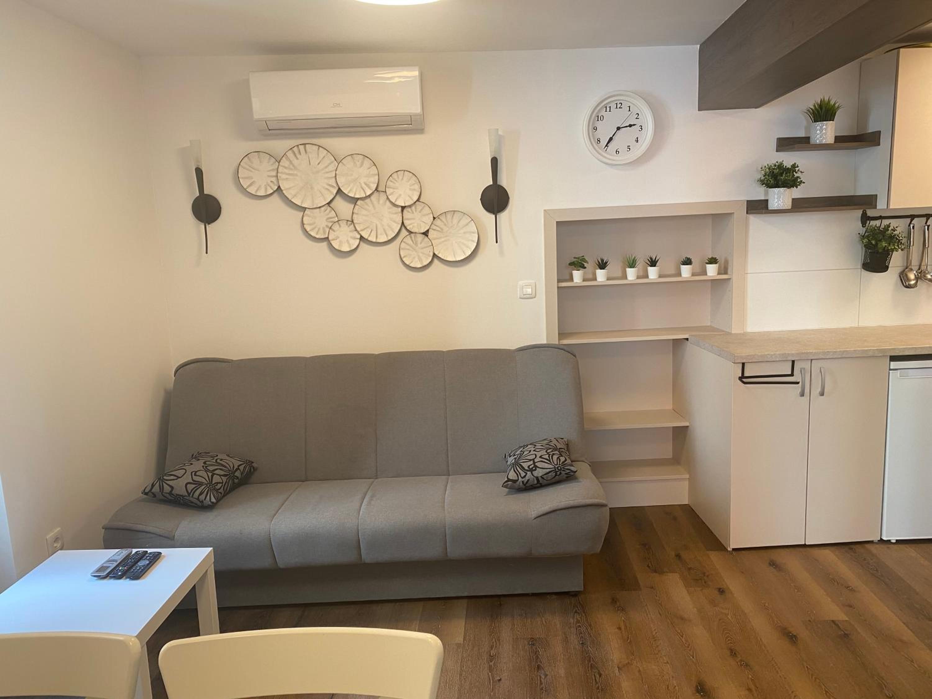 Jolly -Center Bright Apartment at Tartini Square