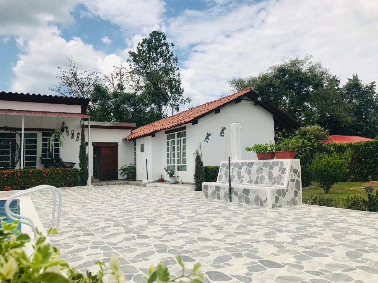 Hermosa Casa de campo grande con aire acon,wifi,piscina,billar !villa ensueño !