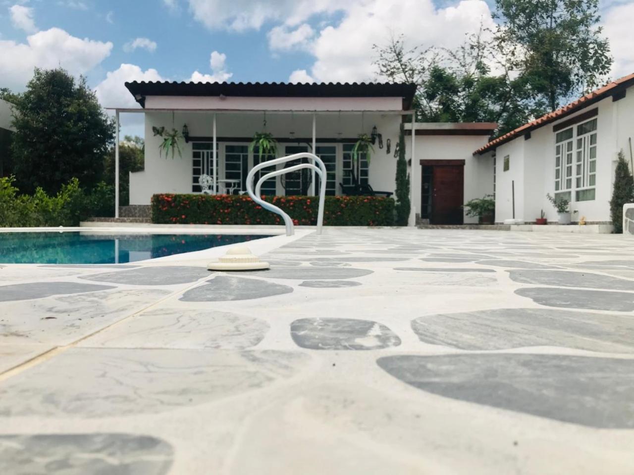 Hermosa Casa de campo grande con aire acon,wifi,piscina,billar !villa ensueño !