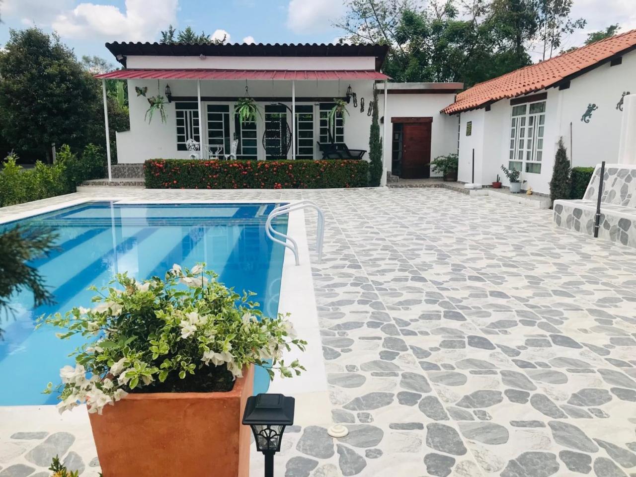 Hermosa Casa de campo grande con aire acon,wifi,piscina,billar !villa ensueño !