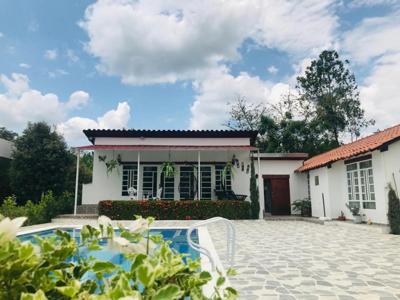 Hermosa Casa de campo grande con aire acon,wifi,piscina,billar !villa ensueño !
