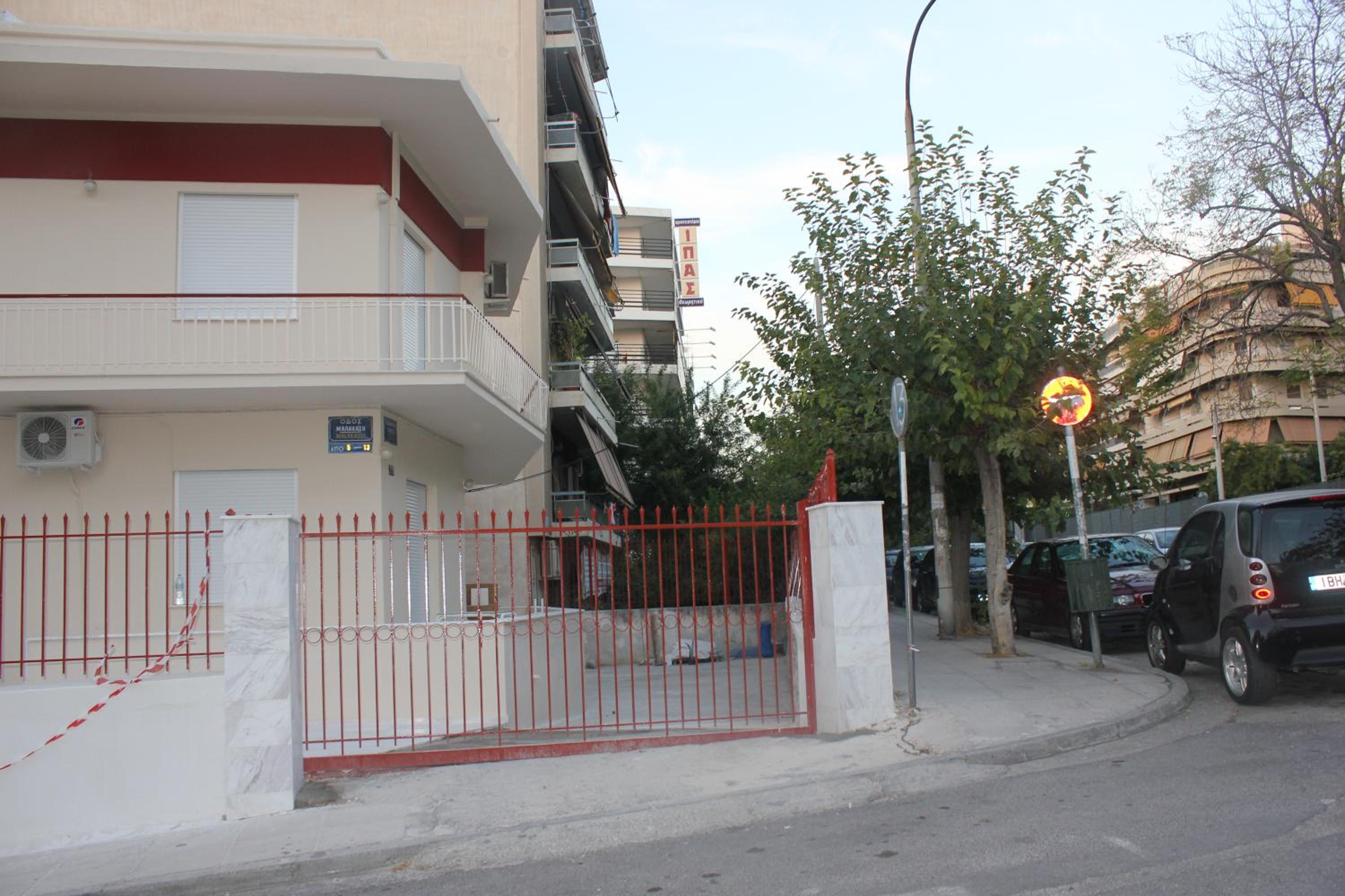 Capital apartment next to Metro station with parking spot to explore Athens
