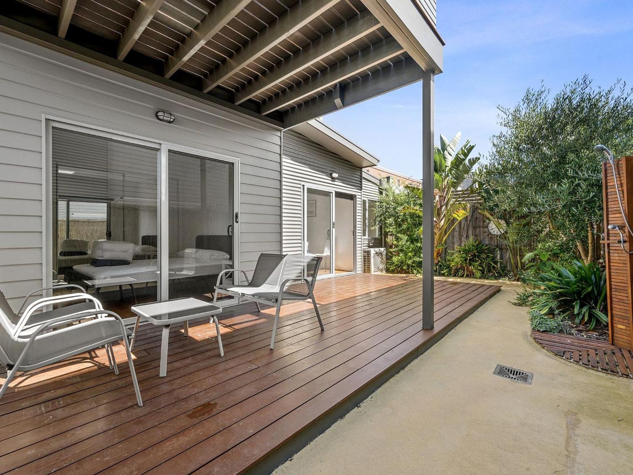 Anderson Central Townhouse - Walk to Shops & Beach