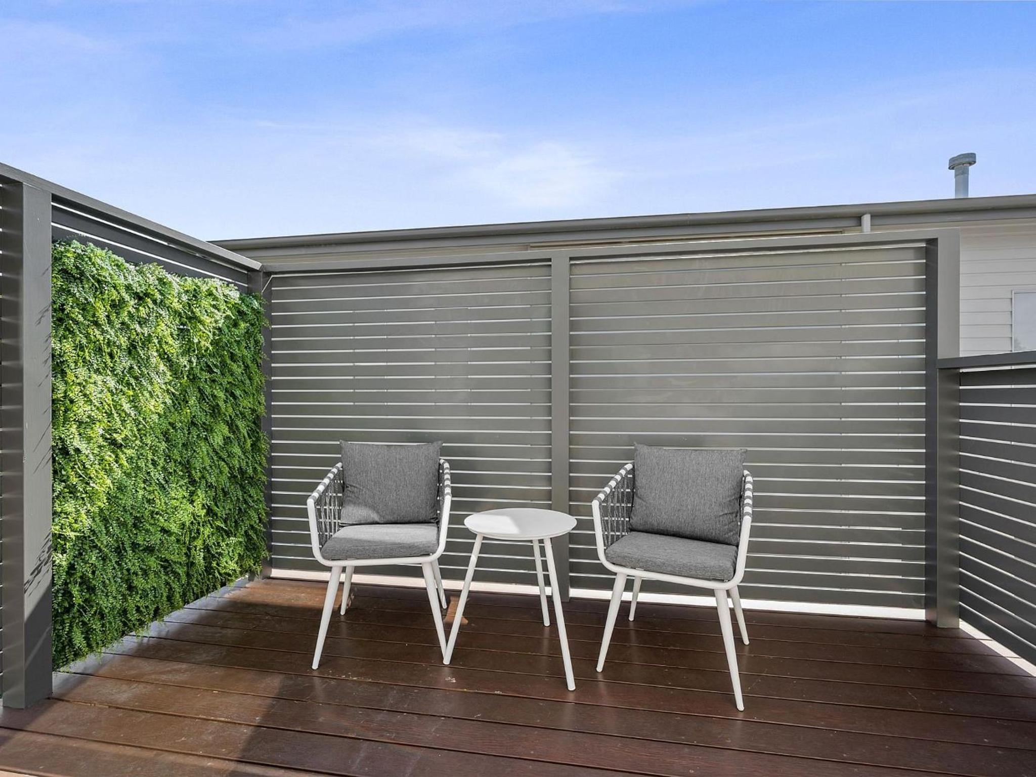 Anderson Central Townhouse - Walk to Shops & Beach