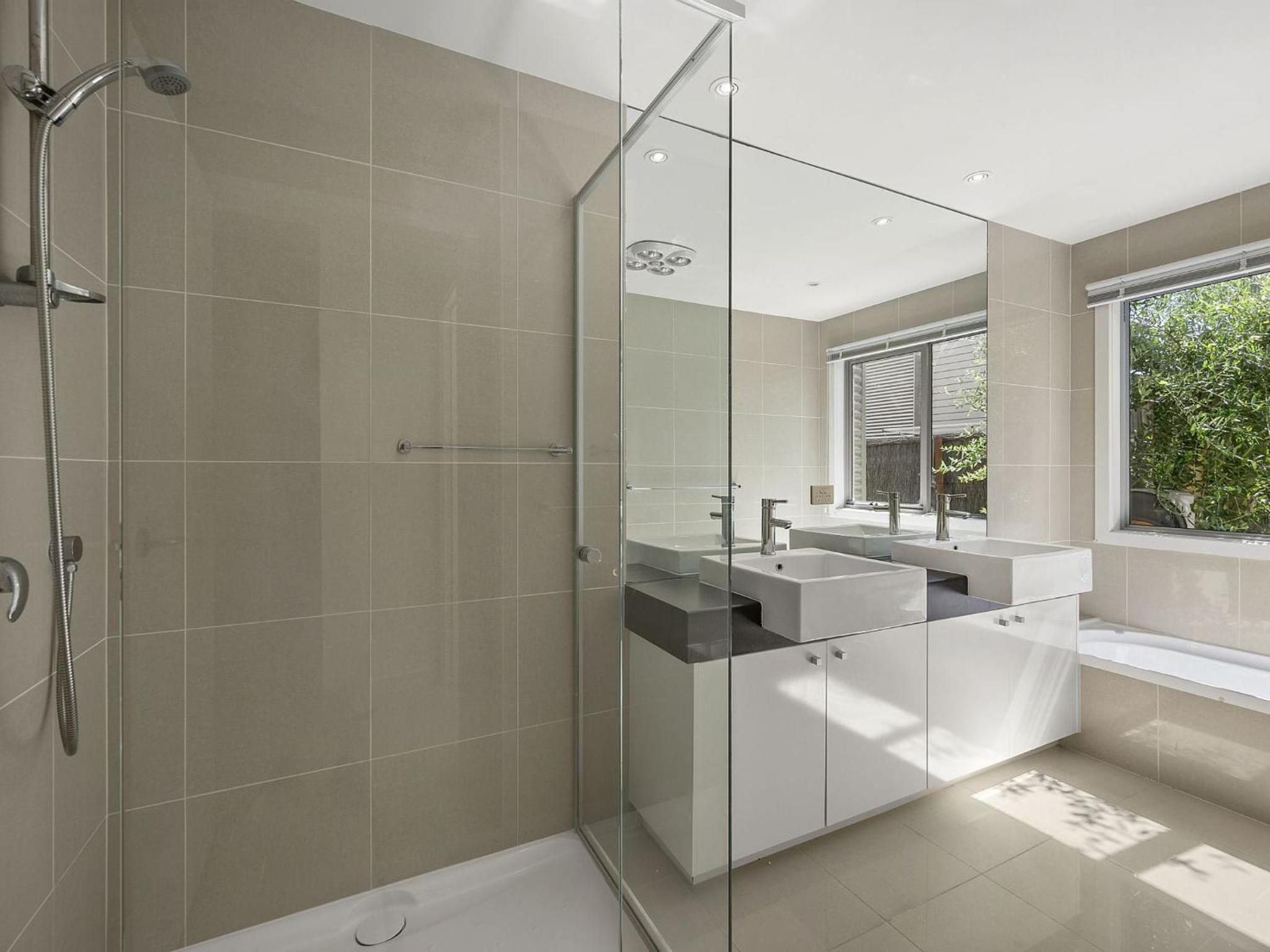 Anderson Central Townhouse - Walk to Shops & Beach