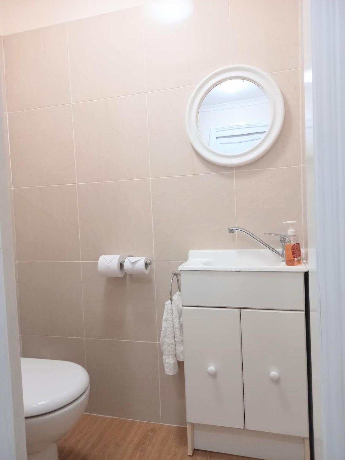 Warrnambool Vacations - Ocean Aspect and Central to CBD - CoSheirm Apartments On Merri - Property Image 6