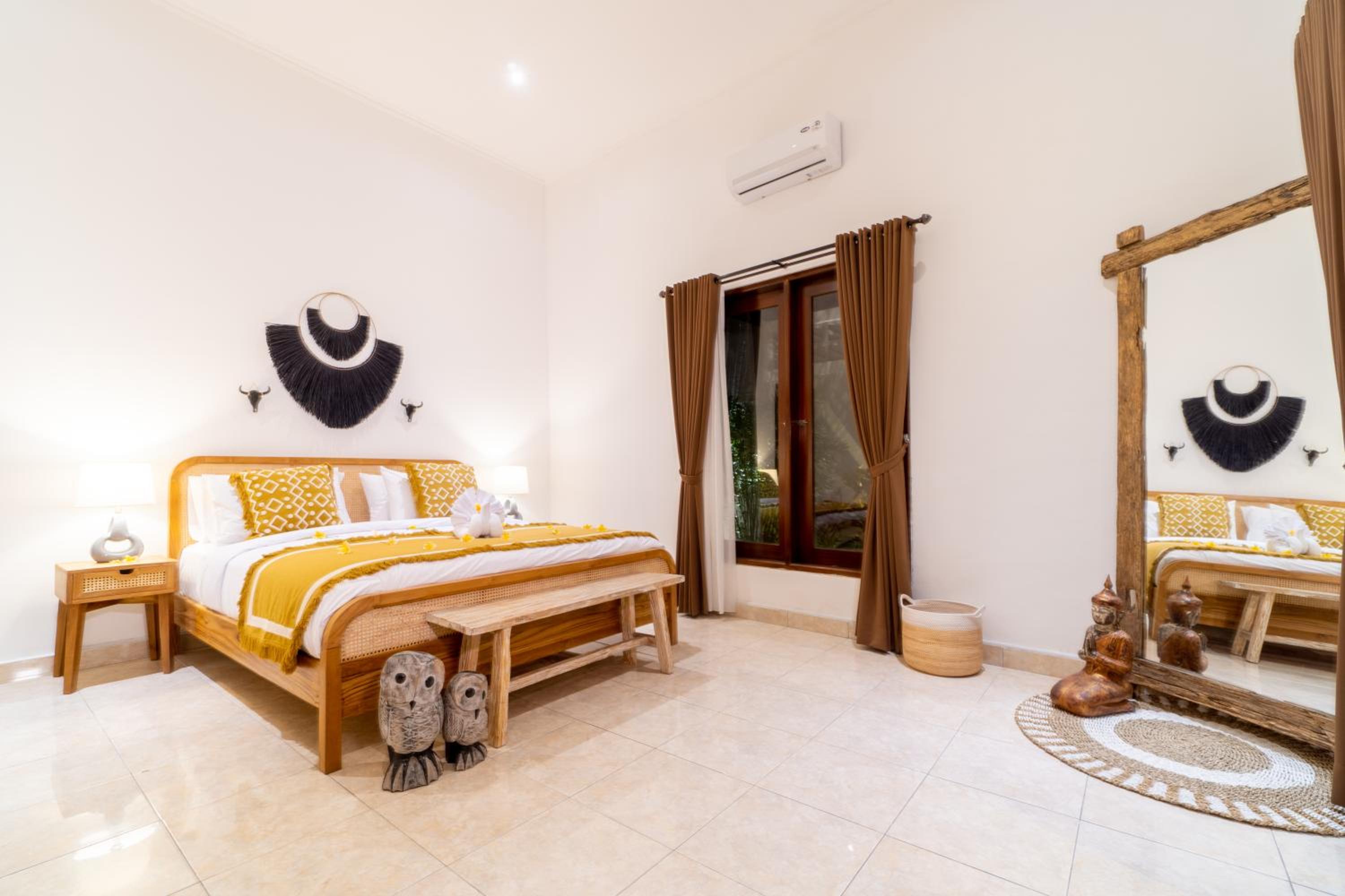 CASA MALEH 2BR lively villa in kayuaya seminyak view 4