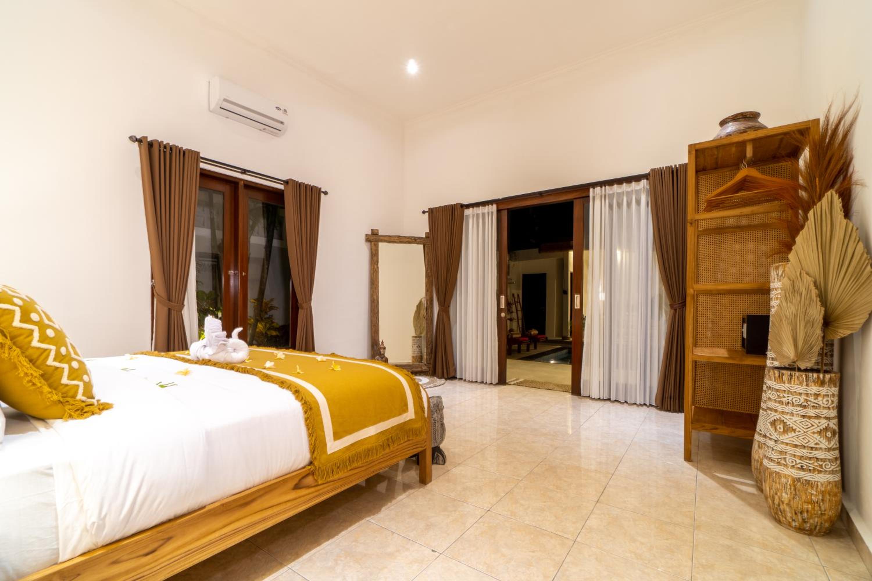 CASA MALEH 2BR lively villa in kayuaya seminyak view 2