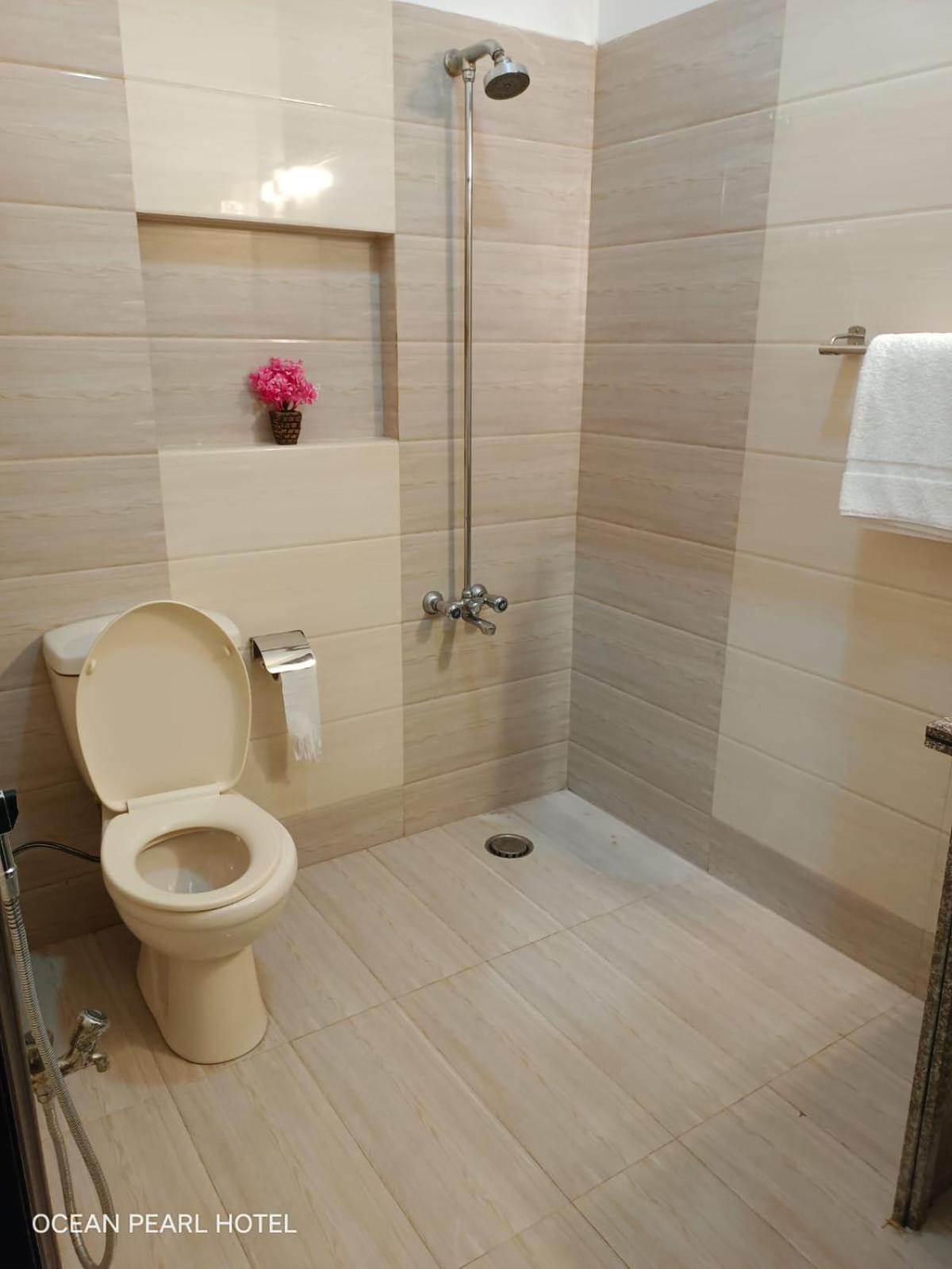 Hotel BlueSky Clifton view 2