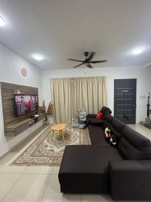 Hadeerna Homestay - Double storey terrace photo 1
