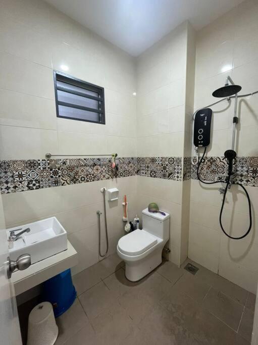 Hadeerna Homestay - Double storey terrace photo 5