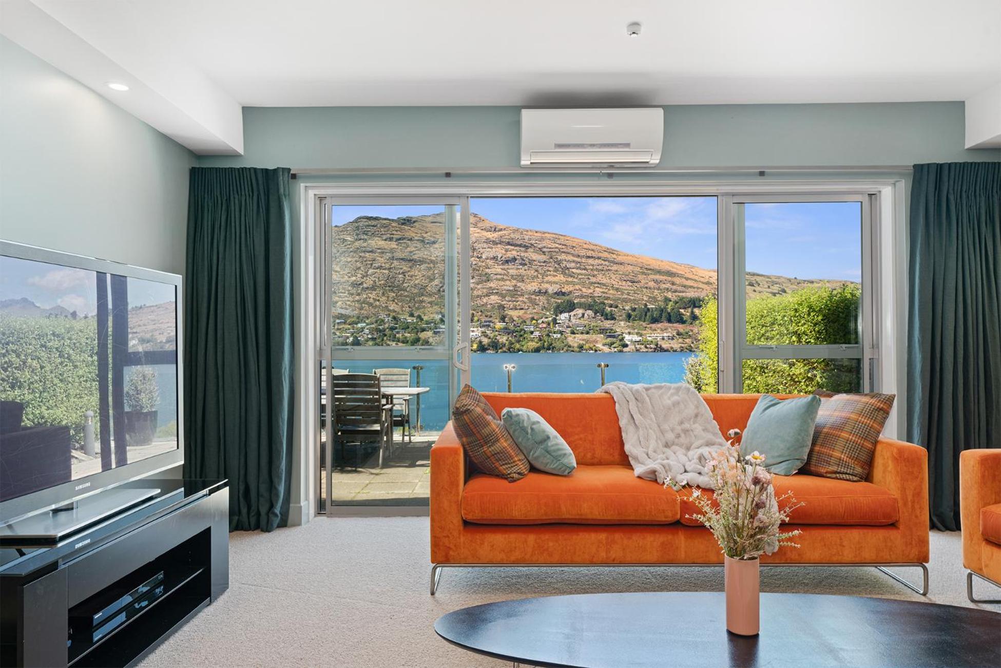 Lake Front 3-bedroom Apartment with Lake Access view 2