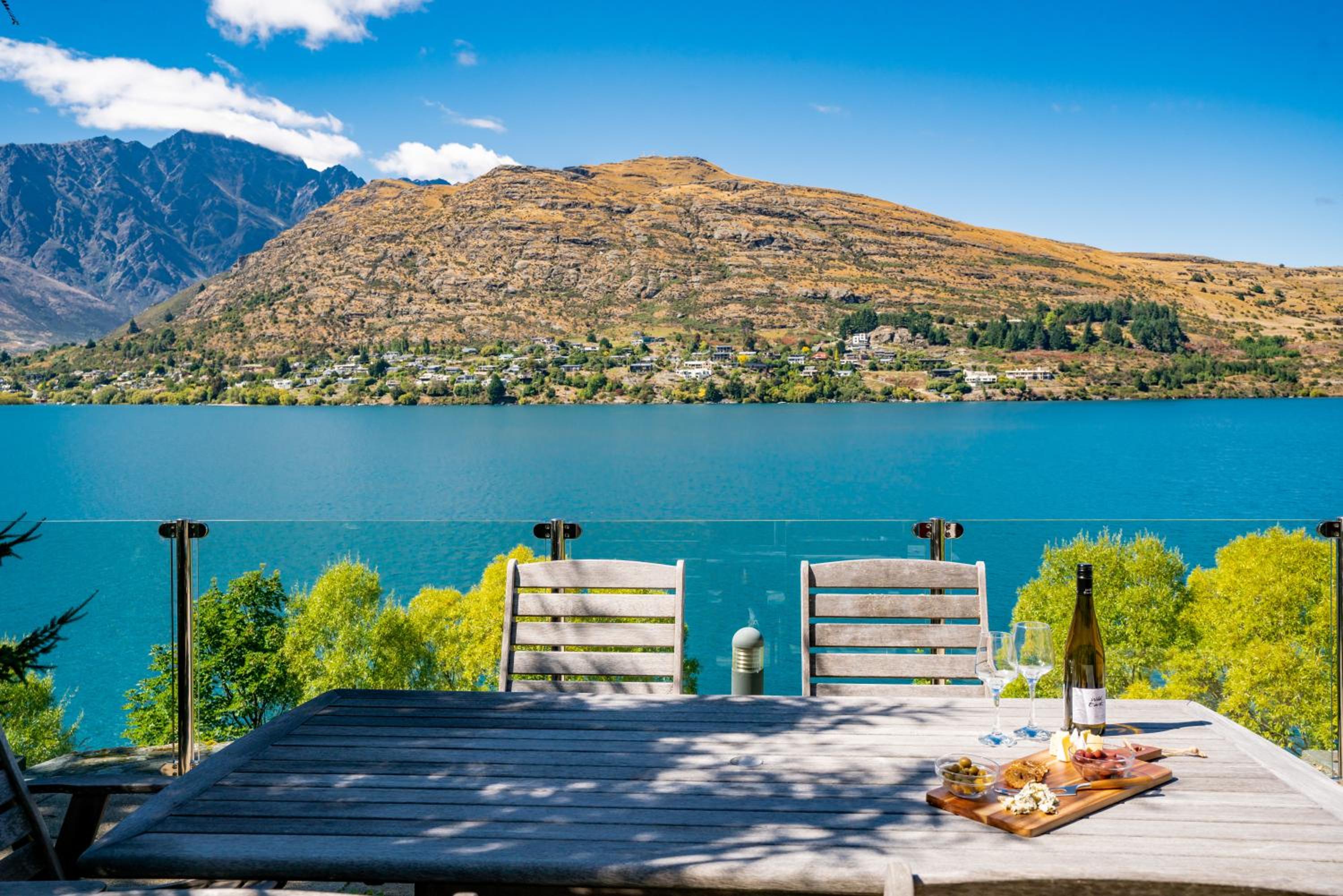 Lake Front 3-bedroom Apartment with Lake Access view 5