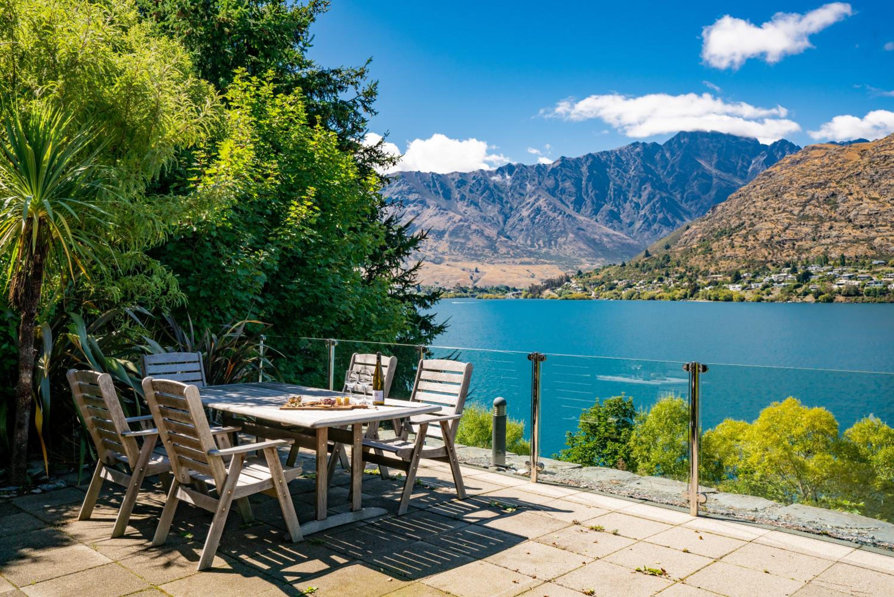 Lake Front 3-bedroom Apartment with Lake Access view 4