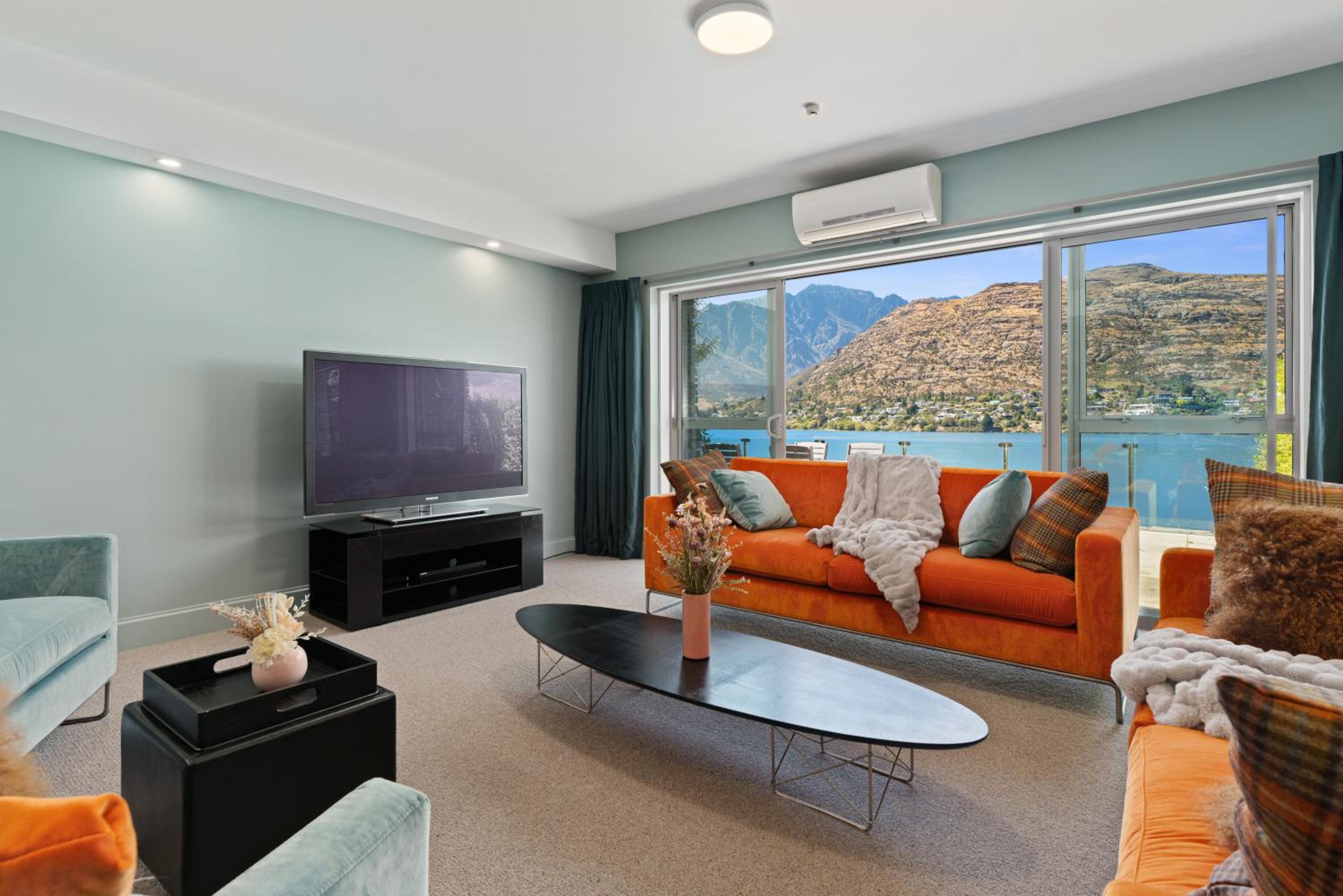 Lake Front 3-bedroom Apartment with Lake Access view 3