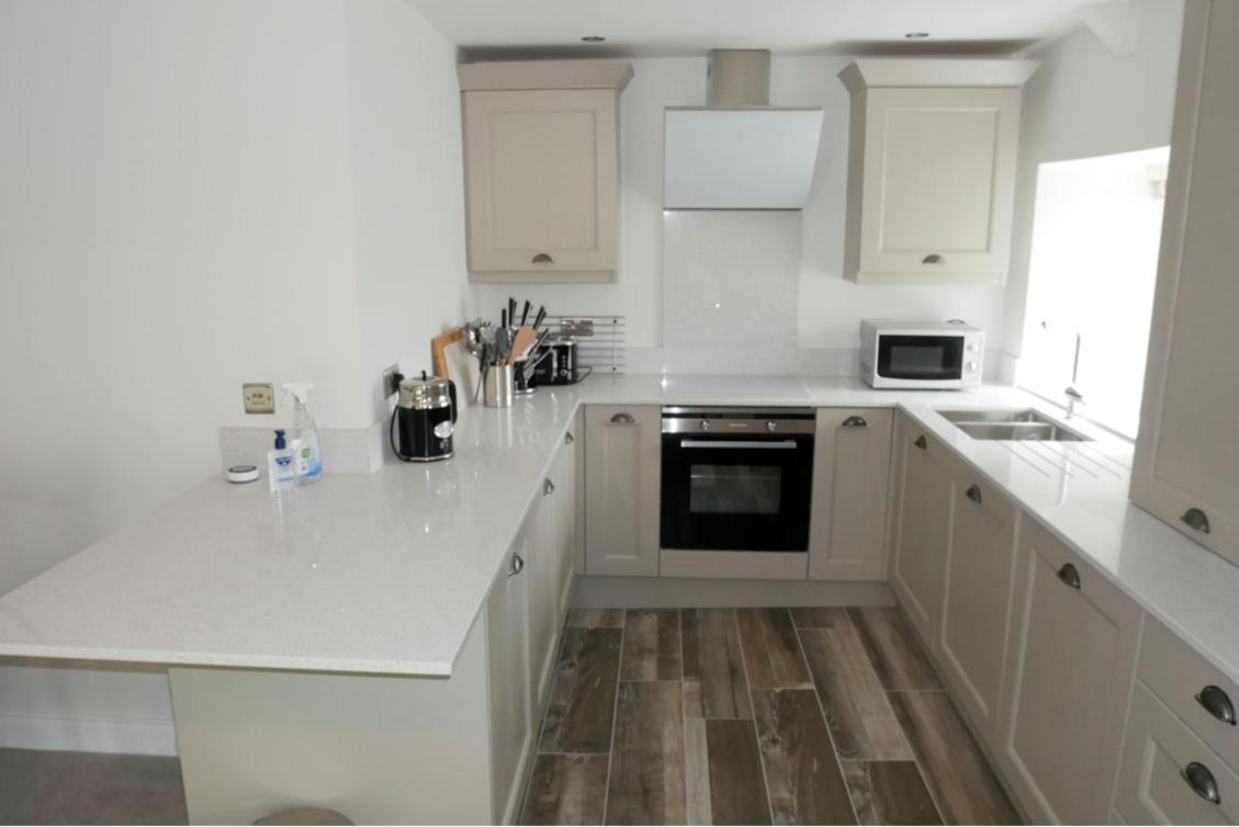 Apartment 4 Tomlinsons Apartments view 5