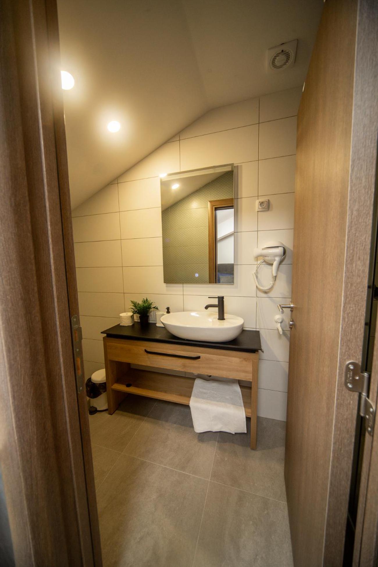 Manoir Apartments City Center
