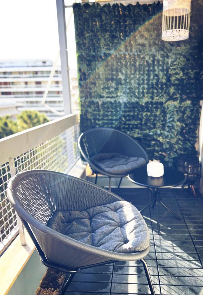 Seaside apartment in Flisvos marina