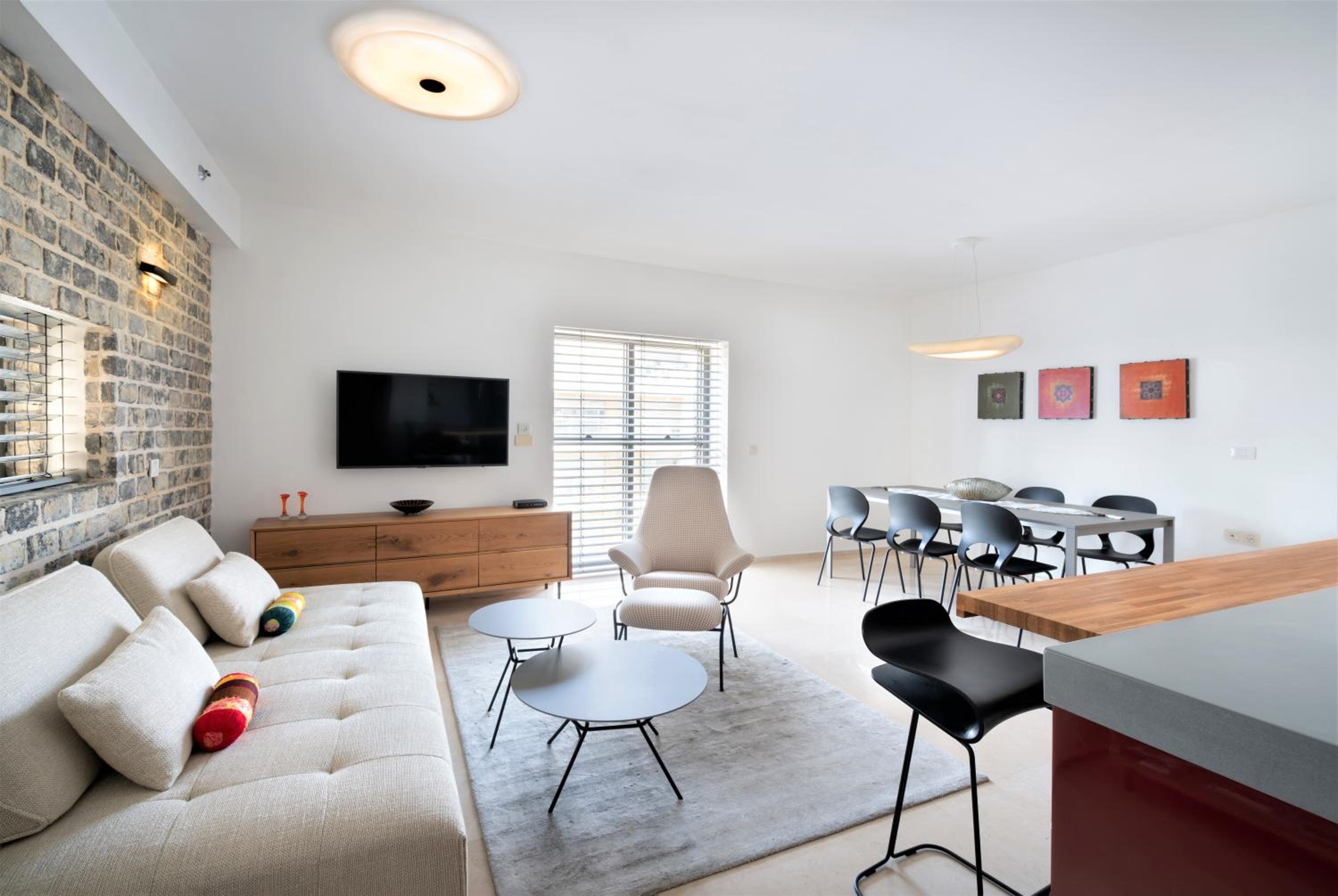 Relaxing 2 BR Apt with Parking view 3