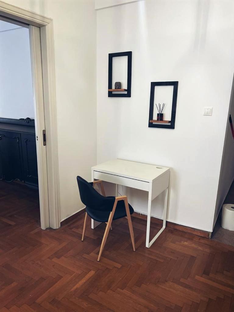 Seaside apartment in Flisvos marina