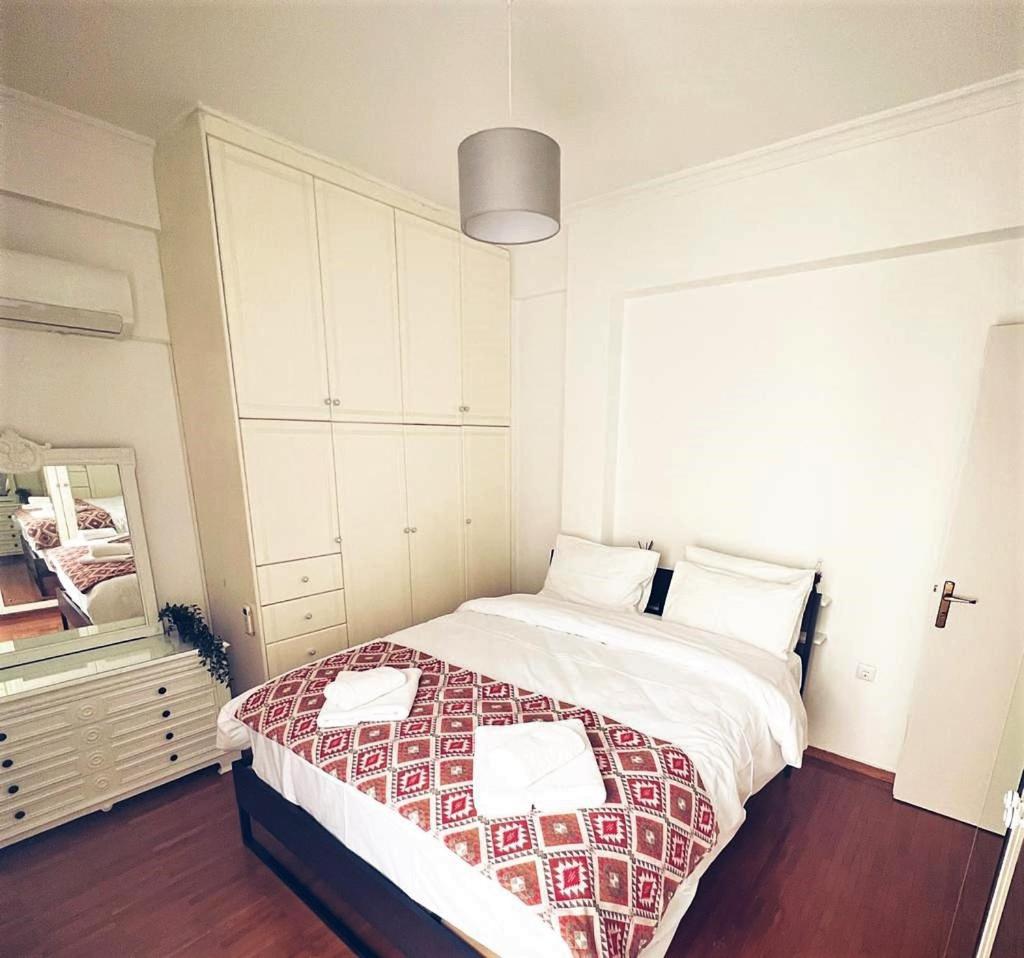 Seaside apartment in Flisvos marina