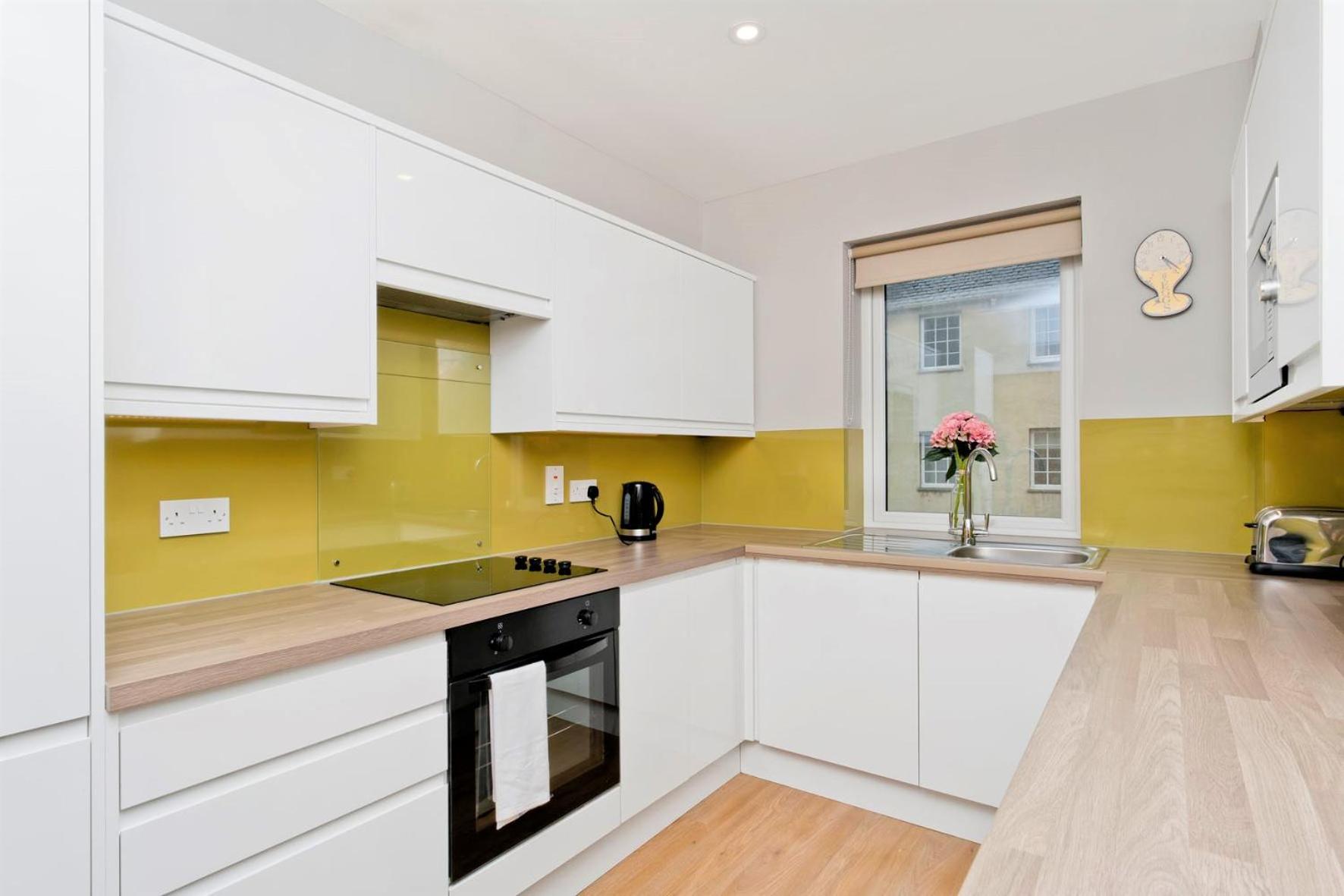 Charming Old Town 2 Bed Apt, 2mins from Royal Mile view 5