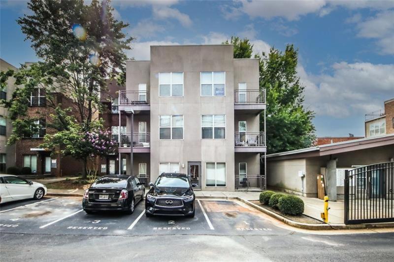Trendy Castleberry Hill Condo- Walk to Mercedes Benz/ All Downtown Attractions view 2