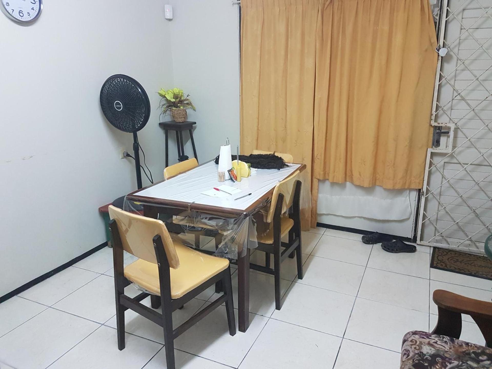 3 Bed House - Sleeps 4 - Parking - Wifi view 3