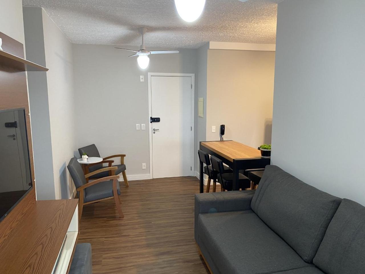 Apartamento decorado 50 metros da praia view 3
