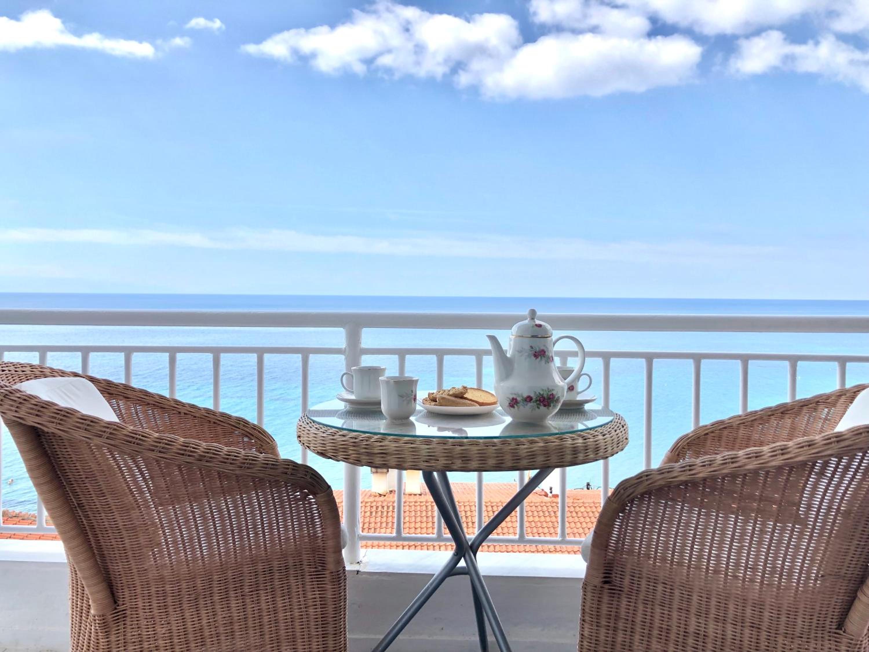 Cozy Seaview Apartment photo 2