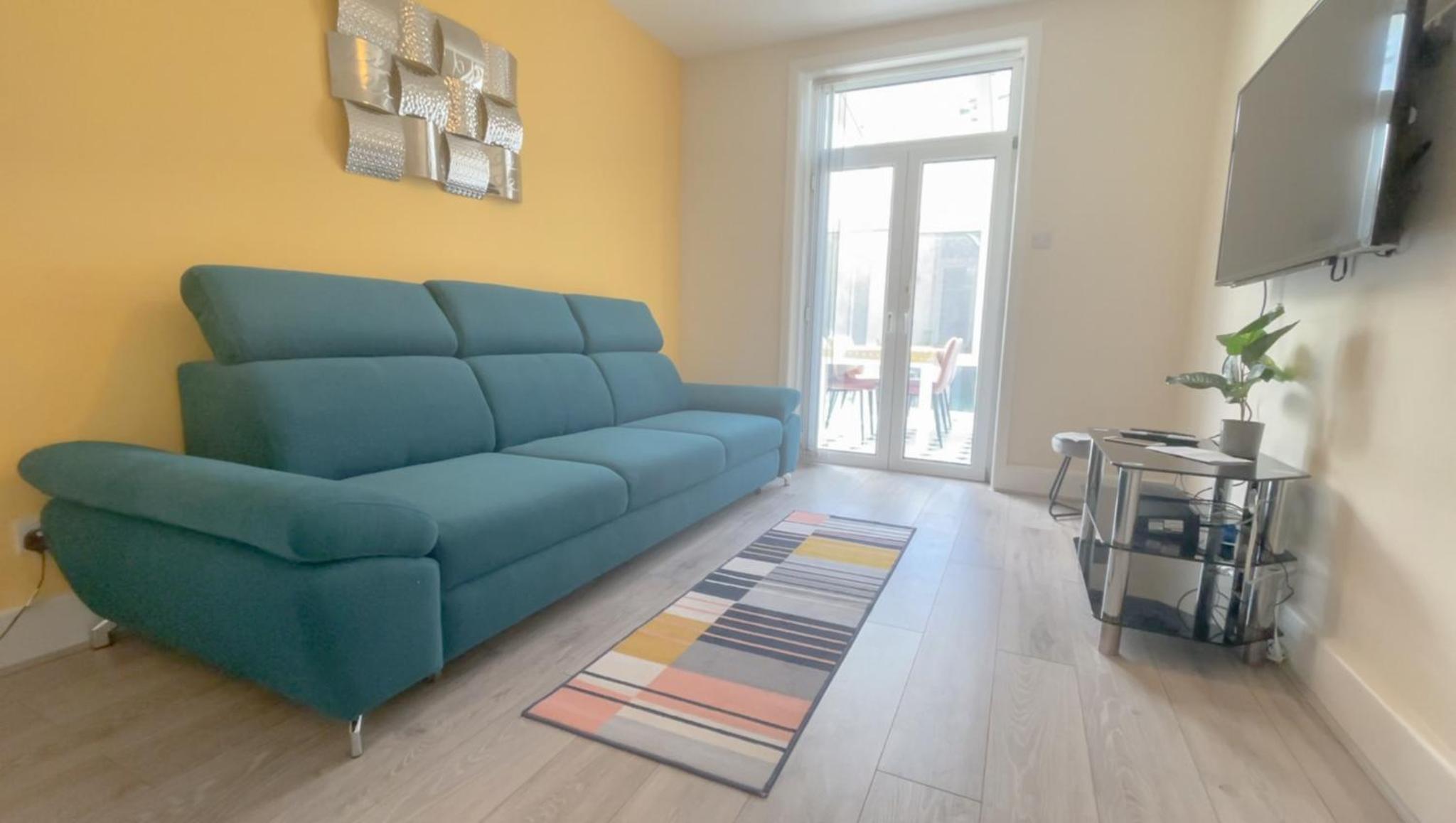 Large 3 Bedroom & 2 Bath - Ground Floor with Parking view 3