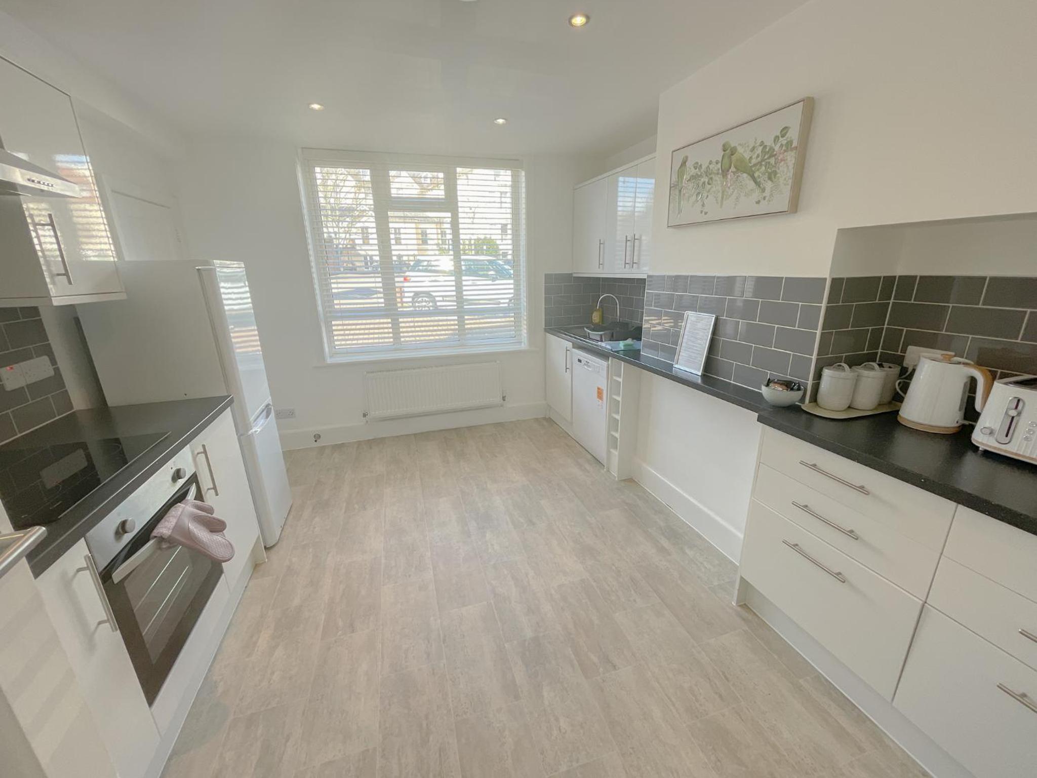 Large 3 Bedroom & 2 Bath - Ground Floor with Parking view 2