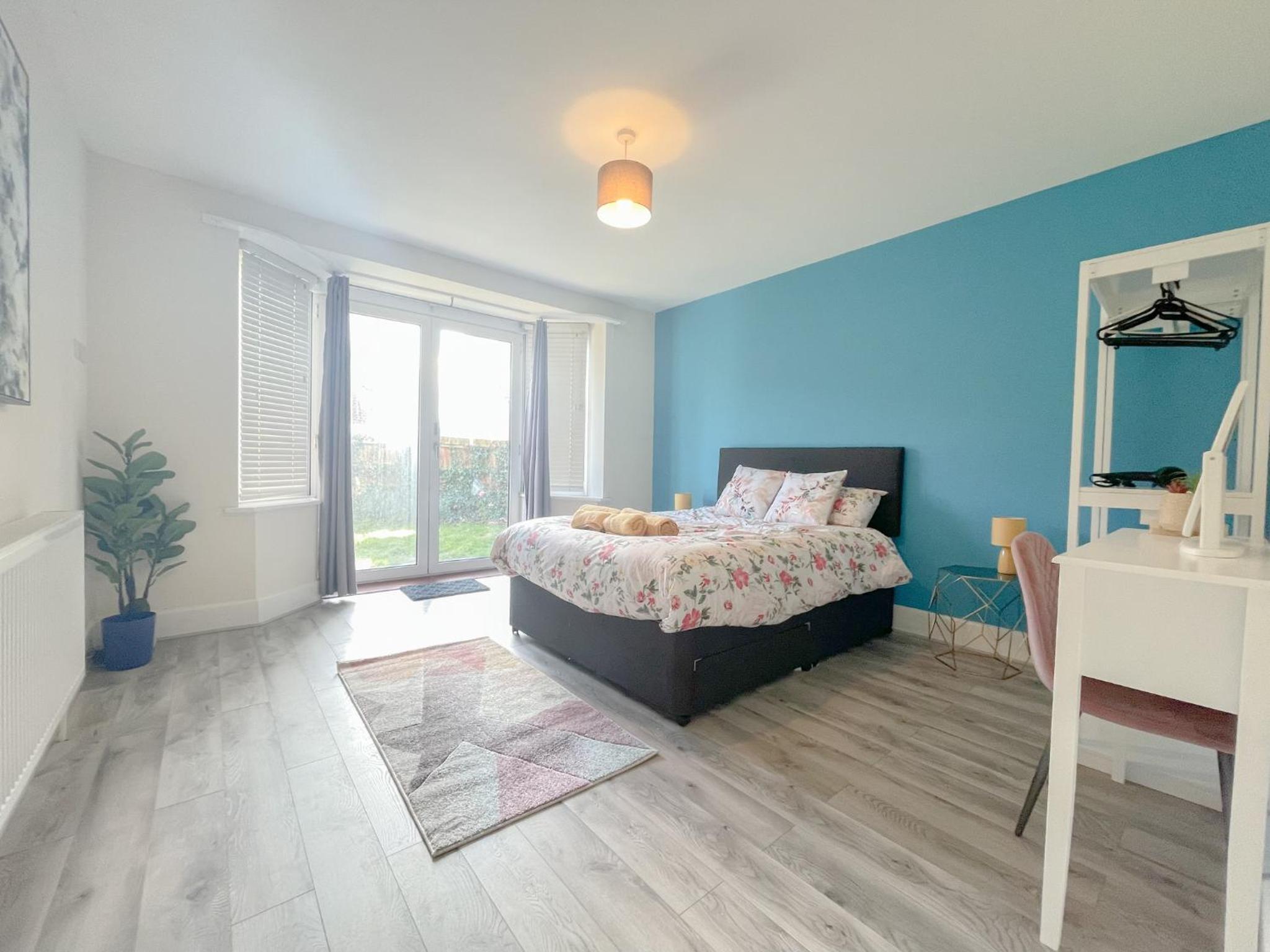 Large 3 Bedroom & 2 Bath - Ground Floor with Parking view 5