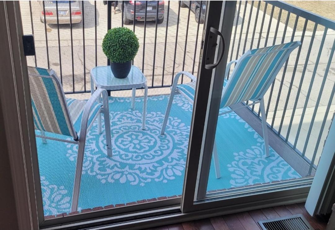 Cozy Tri-level Townhouse - 3 min from Outdoor Mall at Partridge Creek view 5