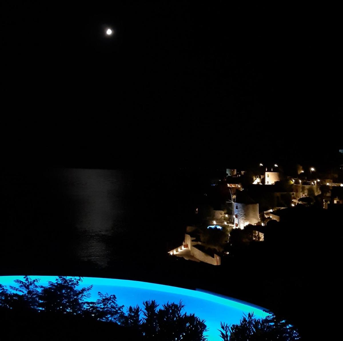 Villa Jopeli with a large swimming pool and sea view in Koundouros photo 4