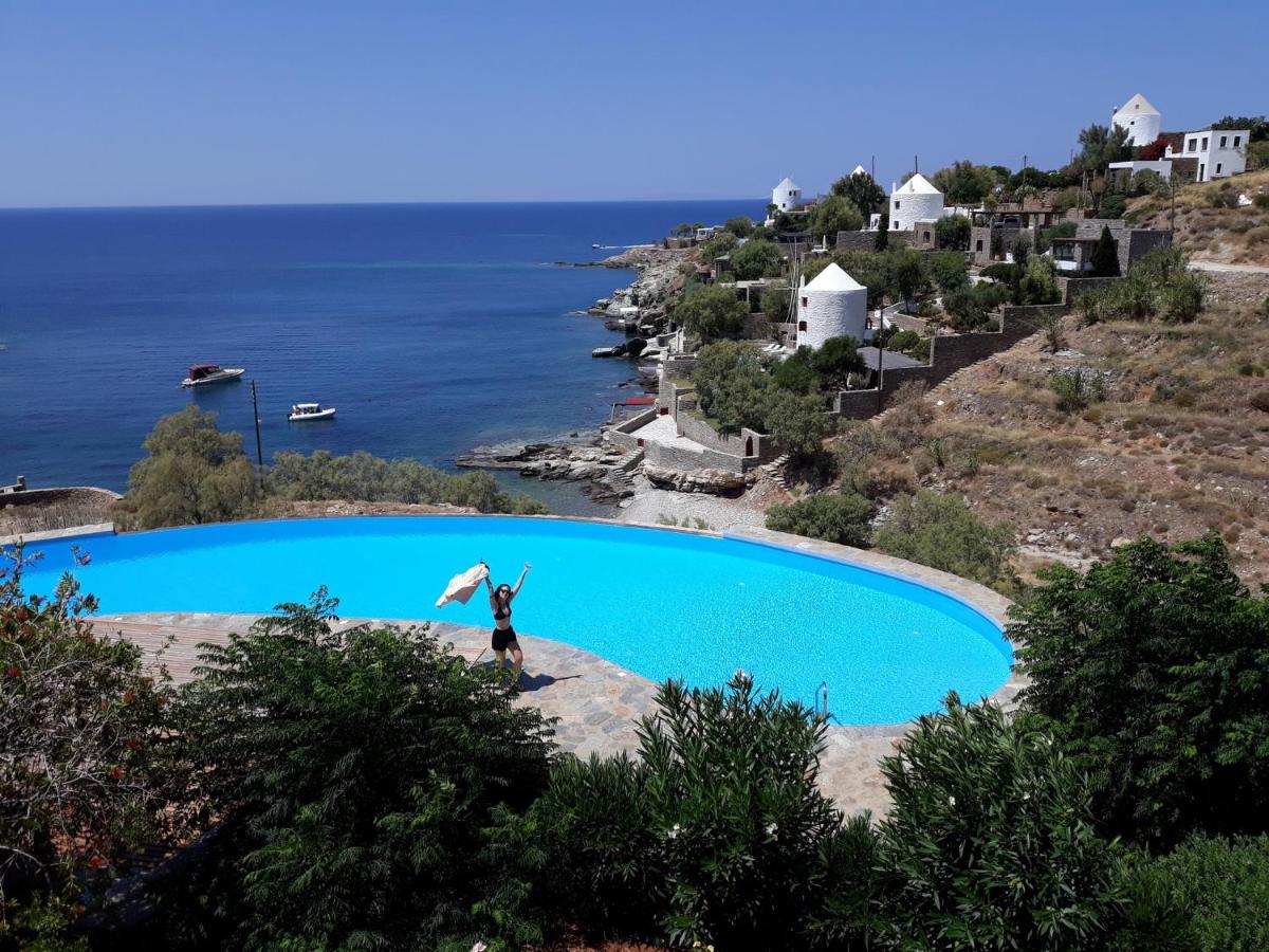 Villa Jopeli with a large swimming pool and sea view in Koundouros photo 2